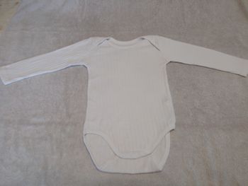 Body blanc 18-24 mois (réf perso F-Z6)(familleac72)