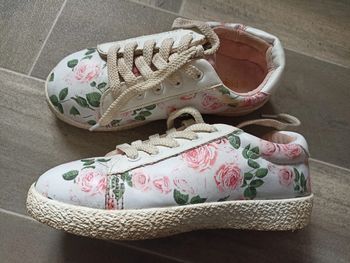 baskets fleurs taille 30