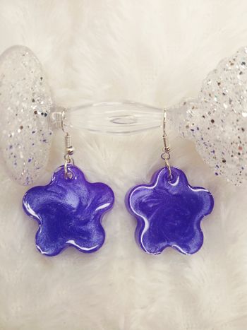 Boucles d'oreilles grandes fleurs violettes 
