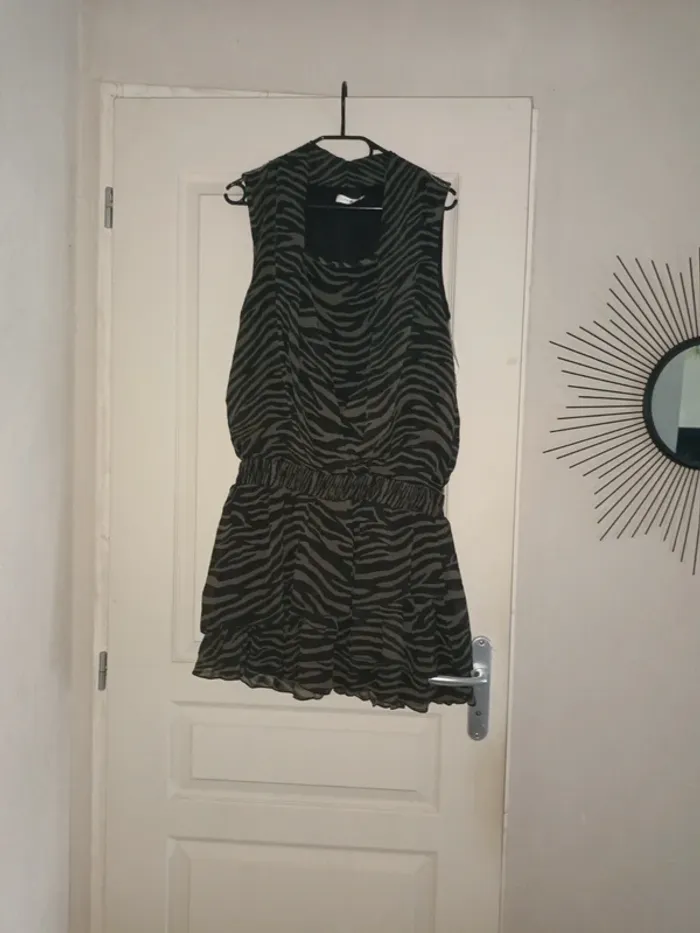 Robe kaki et noir