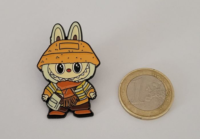 pin's labubu tenue d'hiver - photo numéro 3