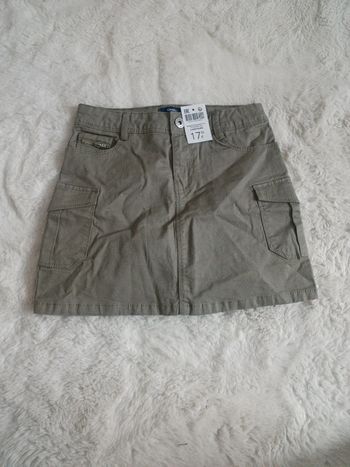 Jupe neuve kaki 8 ans