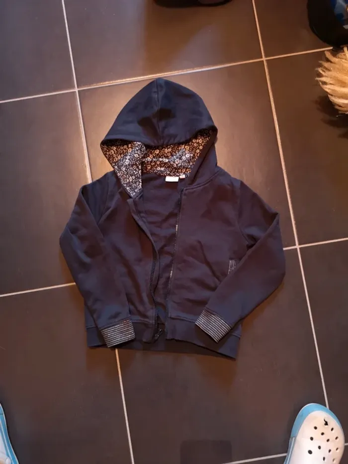 Sweat à capuche 7/8 ans