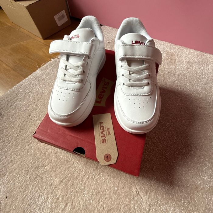 Baskets Levi’s neuves jamais portées pointure 31