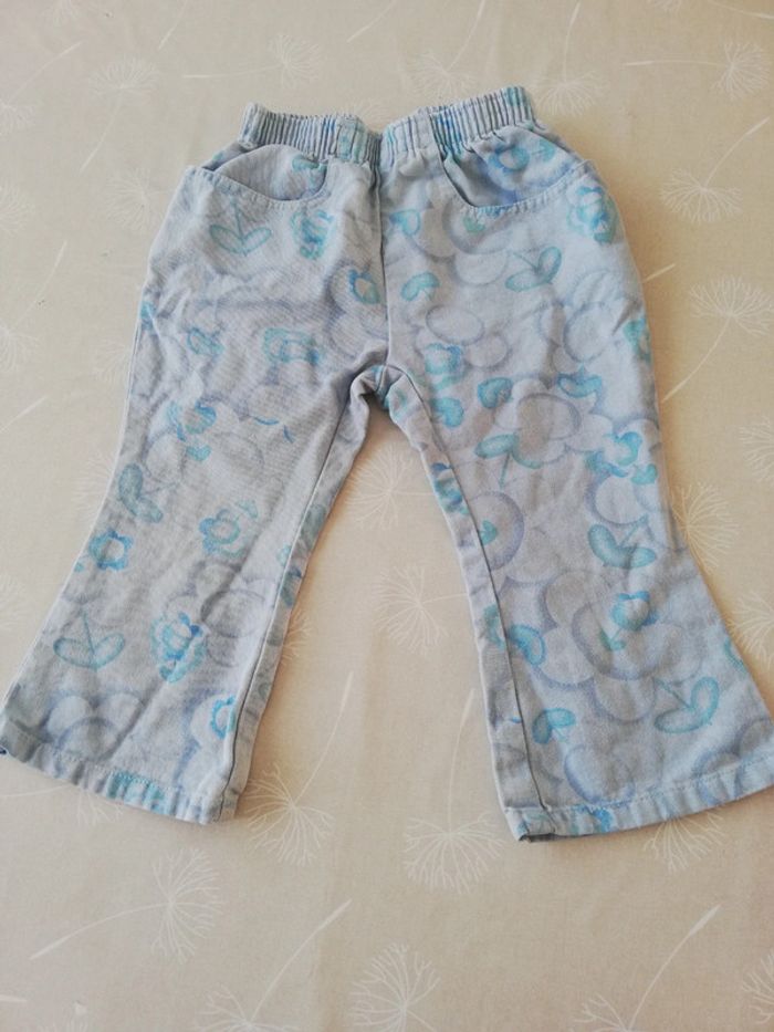 Pantalon à fleurs bleues tout simplement 2 ans