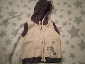 Gilet à capuche sans manche
