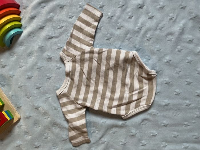 body manches longues rayé beige et blanc ouverture devant 1 mois - photo numéro 8