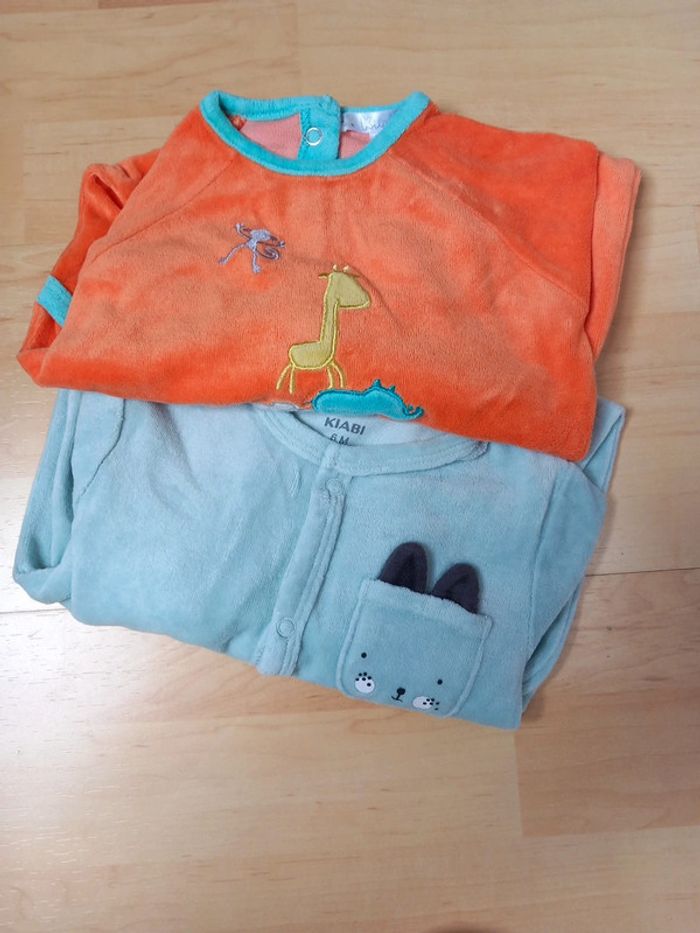 2 pyjamas