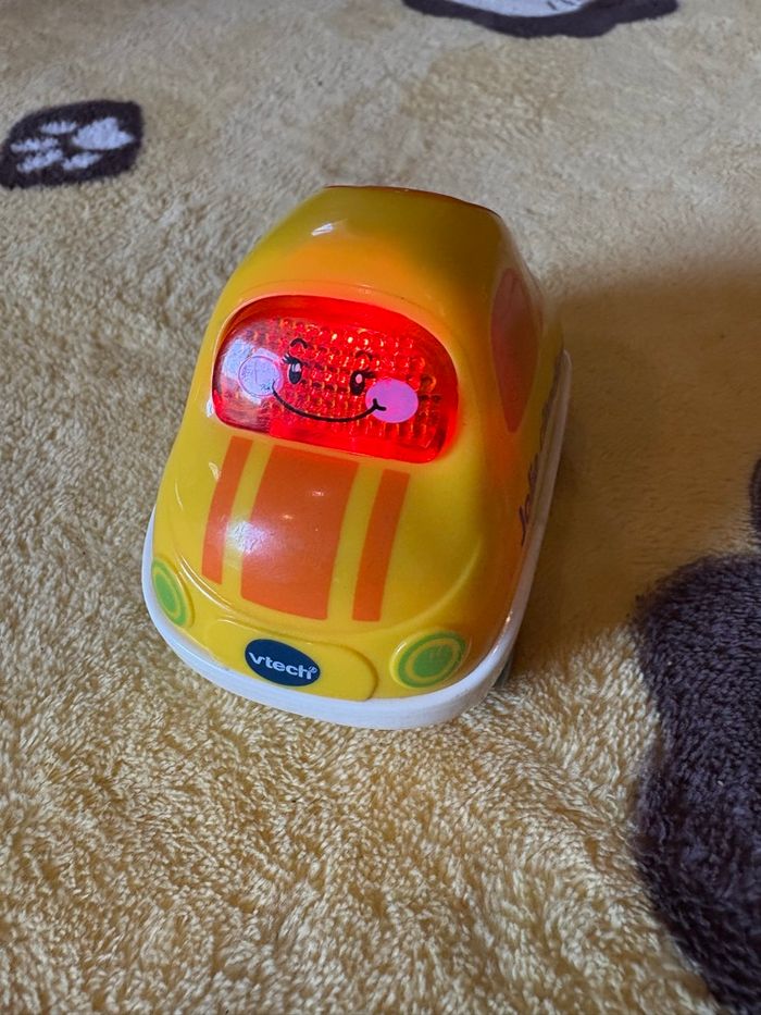 Tutut bolide capucine la jolie citadine