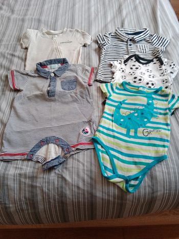 lot de vêtements été taille 6 mois