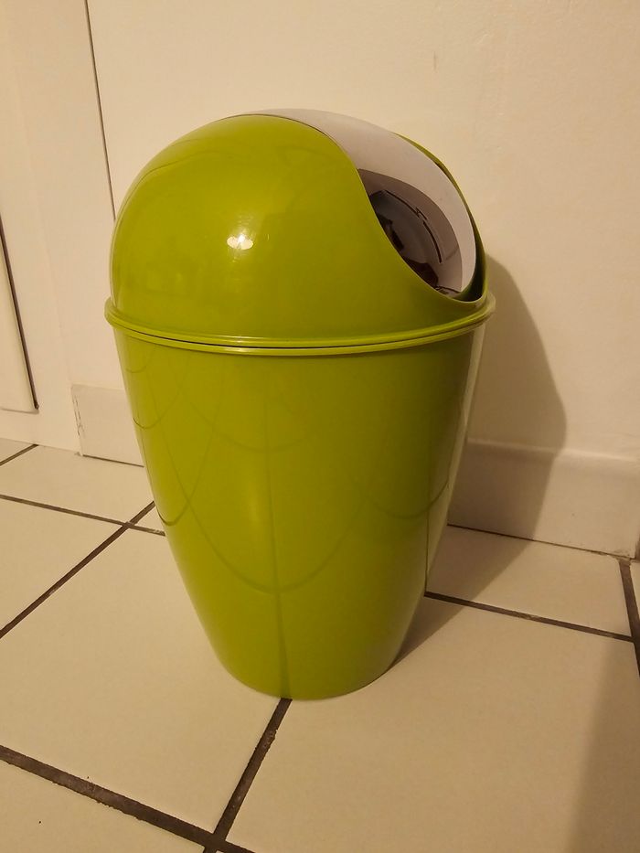 Superbe poubelle basculante verte – Propre & prête à l’emploi ! - photo numéro 2