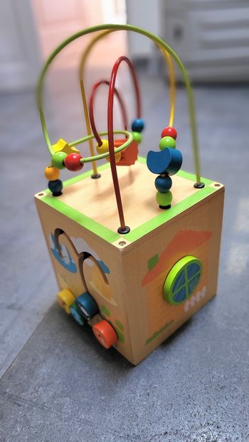 Jeu d'éveil - Cube multi-activités en bois