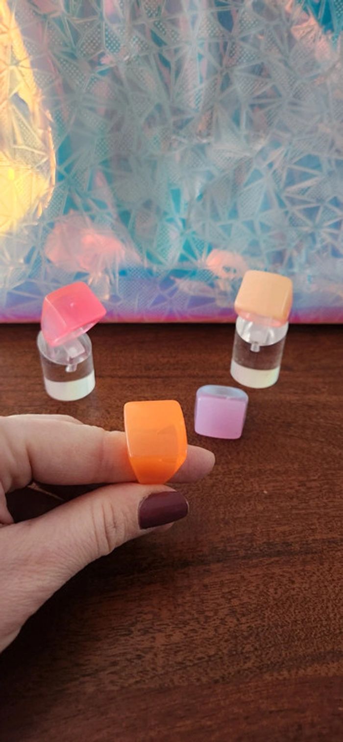 Lot x4 Bagues Plastique Multicolores Taille 66 - photo numéro 3