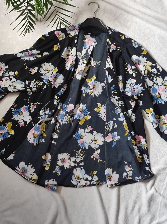 Kimono fleurie taille 38 - photo numéro 3