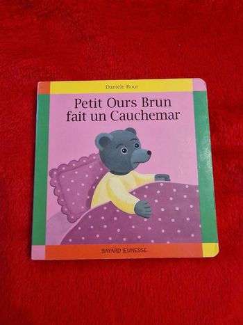 Livre petit ours brun fait un cauchemar