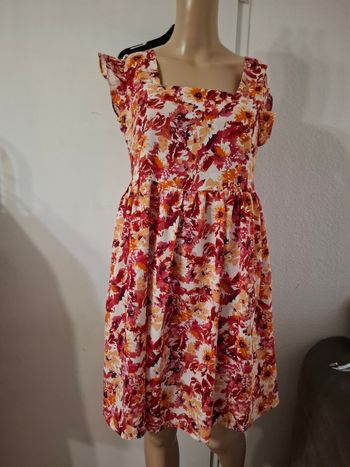 Robe ete fleuri taille 36 en très bon état Les mesures dans l'annonce