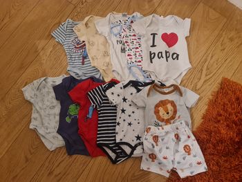Lot de 11 Body