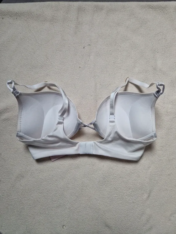 Neuf jolie soutiens gorge Bombshell blanc lisse push up victoria's secret taille 82B - photo numéro 5