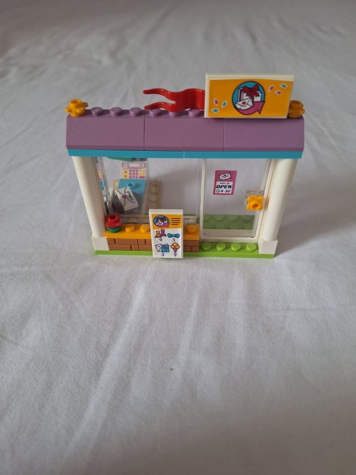 Lego friends 41310 la livraison des cadeaux à Heartlake City - photo numéro 5