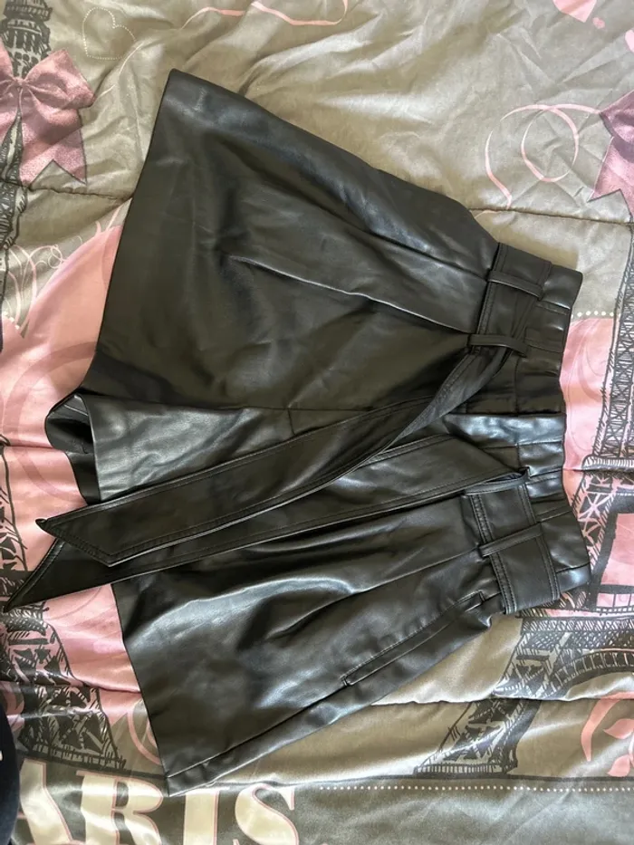 Short simili cuir
