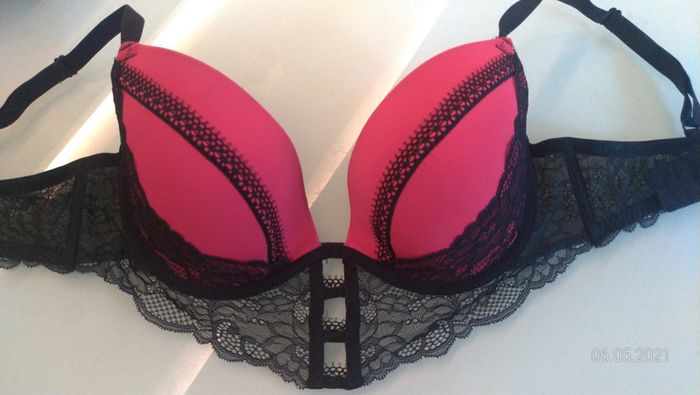 Soutien gorge rouge et noir dentelle