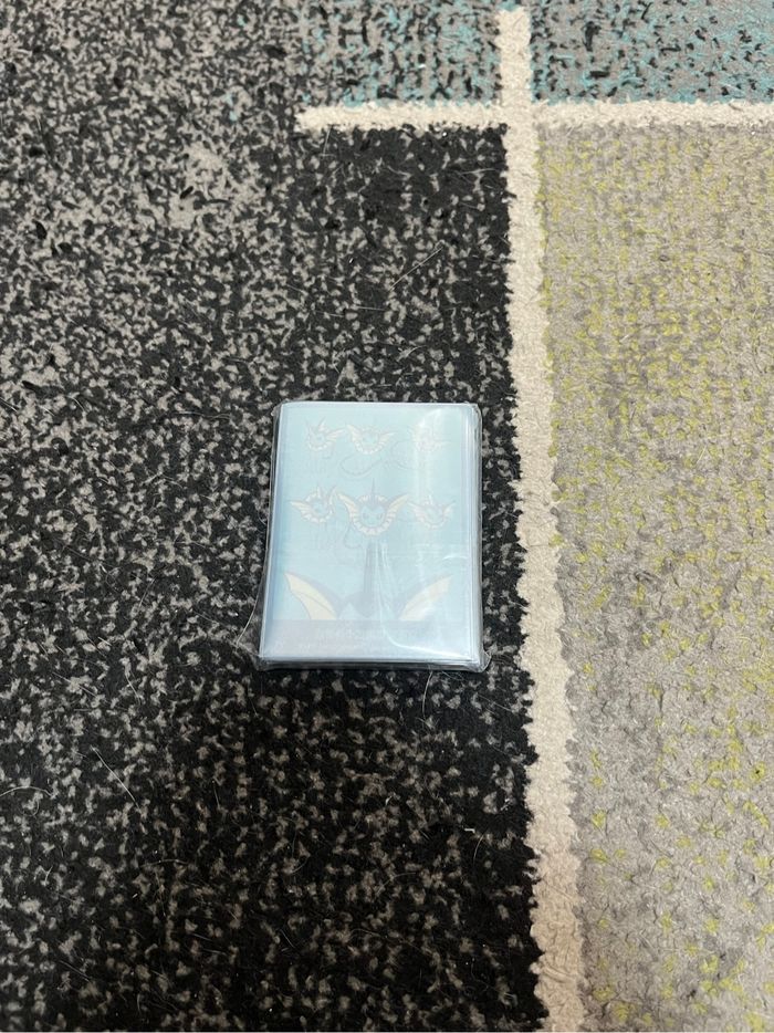 Pokémon 64 sleeves Vaporeon / Aquali gift box chinese exclusivity  sealed - photo numéro 2