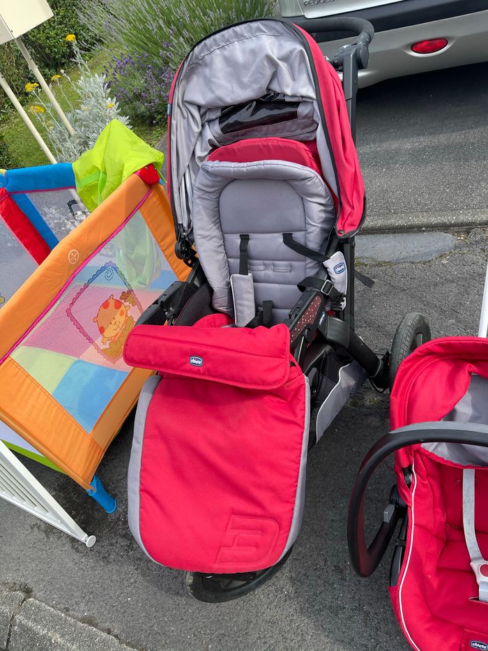 Poussette trio chicco activ3 rouge