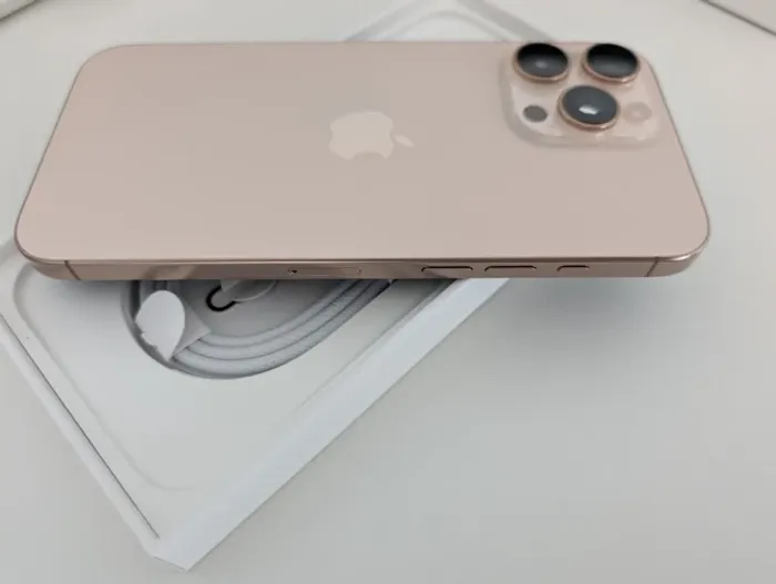 i P h o n e. 16 pro max - photo numéro 4