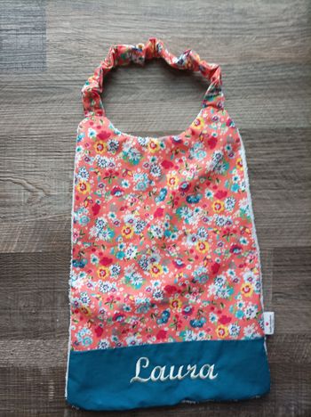 Bavoir ou serviette élastique