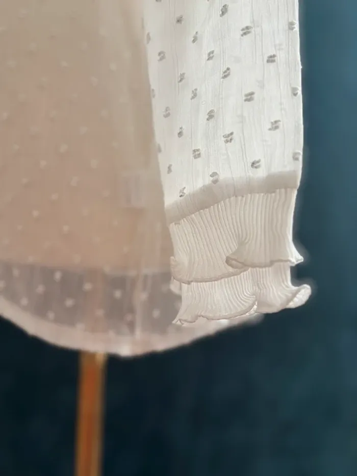 Blouse blanche plumetis romantique à volants plissés – Taille L - photo numéro 5
