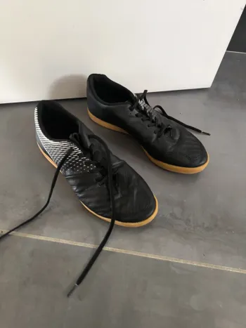 Chaussures de futsal. pointure 42