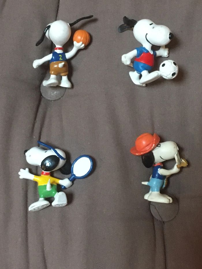 4 figurines de Snoopy - photo numéro 2