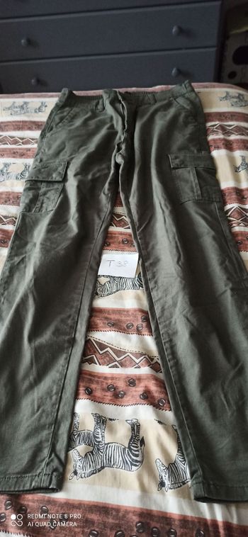 Pantalon cargo t. 38