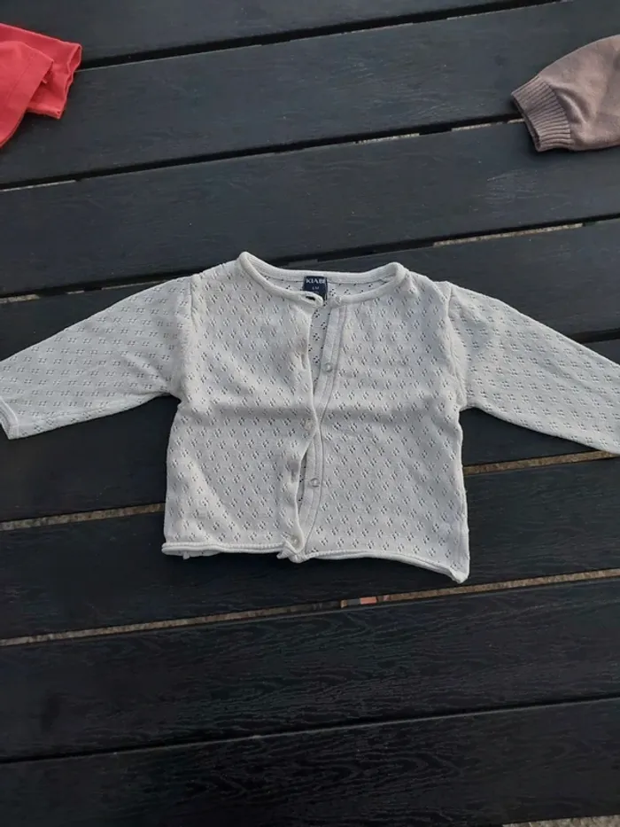 Lot 3 gilets 6mois - photo numéro 2