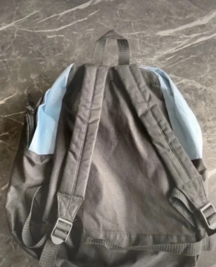 Sac à dos en très bon état - photo numéro 2