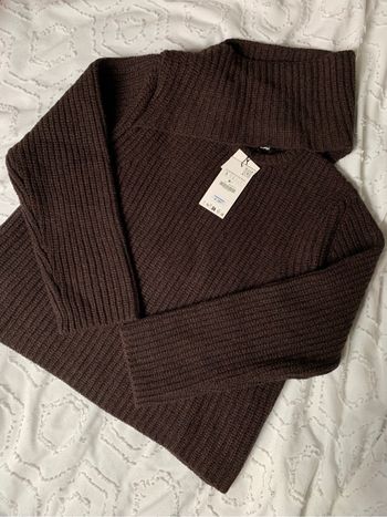 Pull d’hiver avec col asymétrique