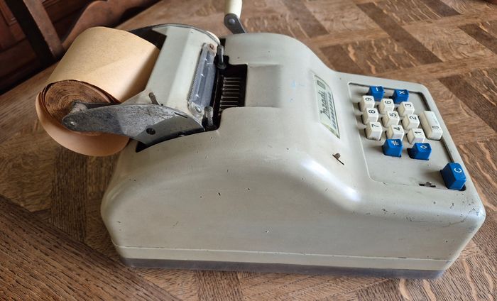 Ancienne Machine à calculer G.Inzadi Bon Etat - photo numéro 4