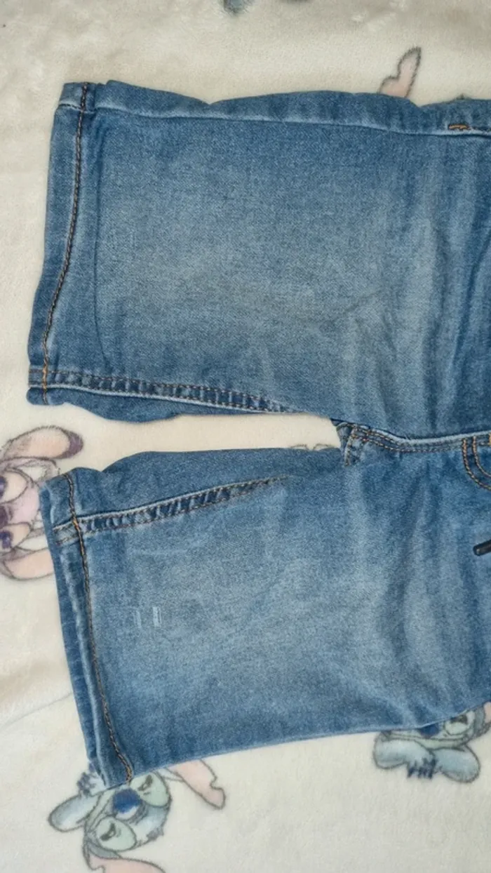 Short 5/6 ans en très bon état - photo numéro 3