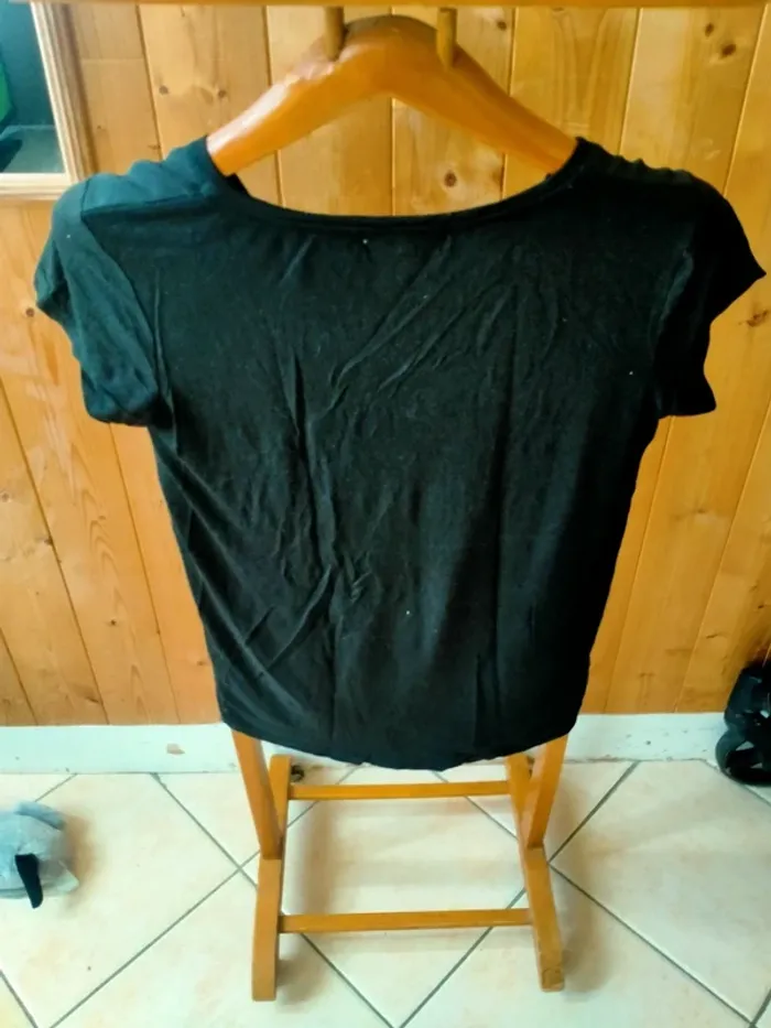 T-shirt noir à sequins dorés - photo numéro 4