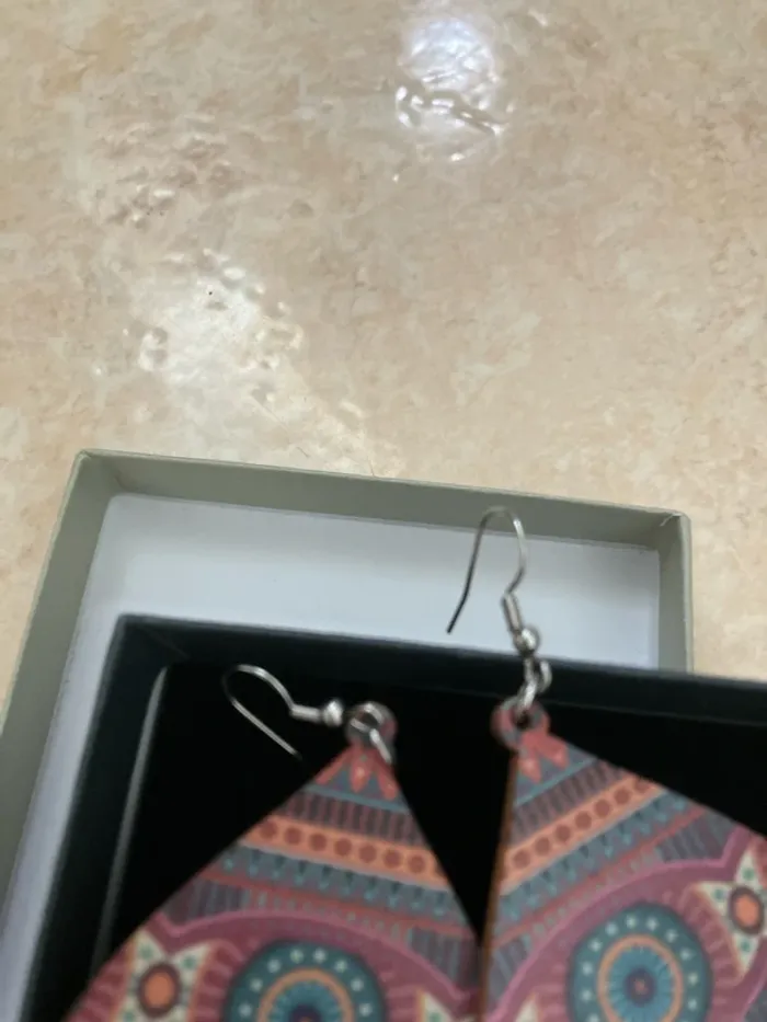 Grandes boucles d’oreilles en bois – Tons chauds bordeaux & marron - photo numéro 3