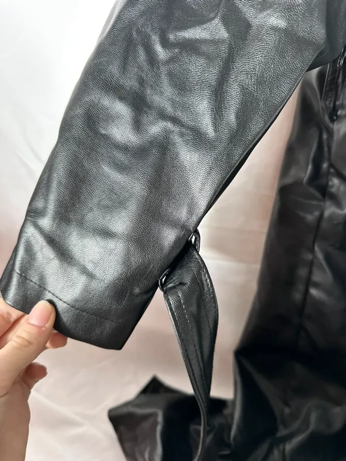 Veste longue en faux cuir noir YesStyle - photo numéro 2