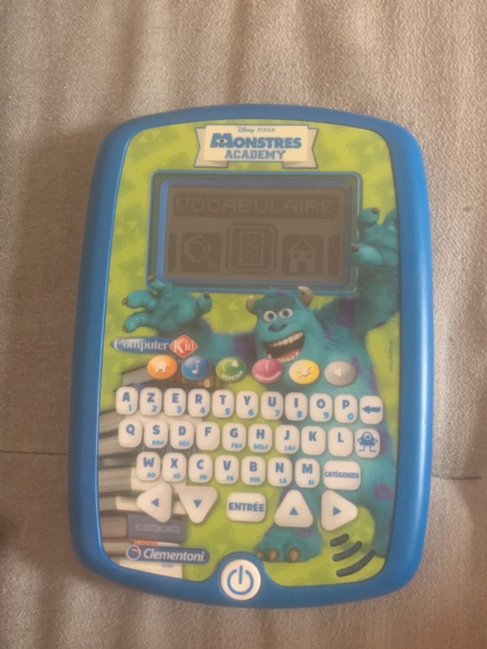 Jeu électronique monstres Academy