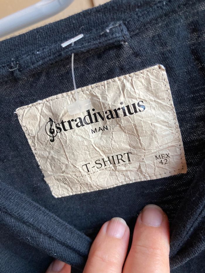 Superbe t-shirt Stradivarius épée et rose Rock taille M jamais porté - photo numéro 4