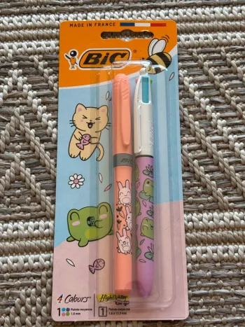 Lot stylo 4 couleurs et surligneur BIC