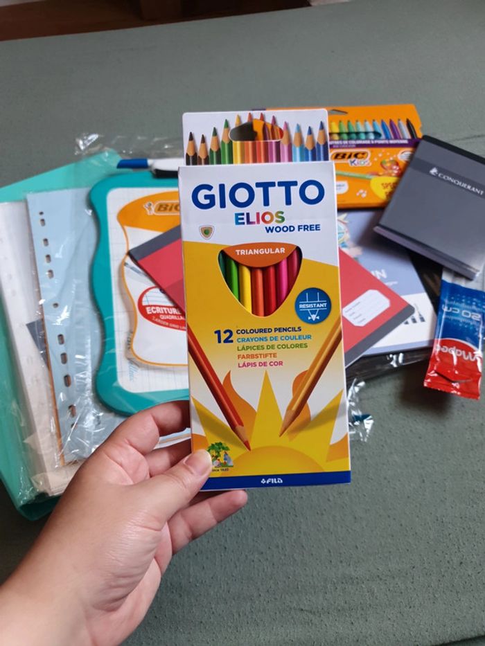 Lot complet de fournitures scolaires - photo numéro 3