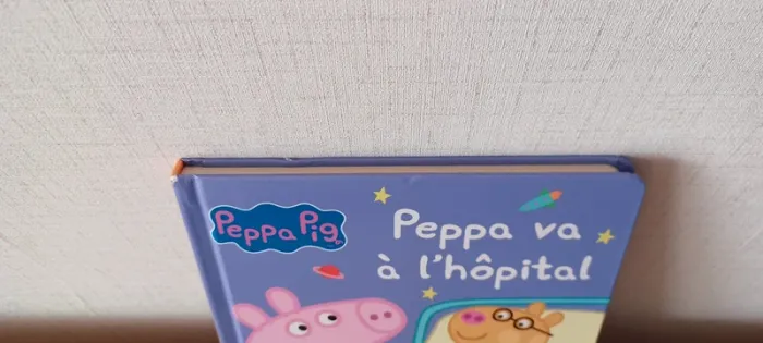 Petit livre "Peppa va à l'hôpital" en bon état - photo numéro 7