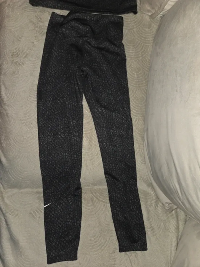 Ensemble sport nike fille taille M - photo numéro 2