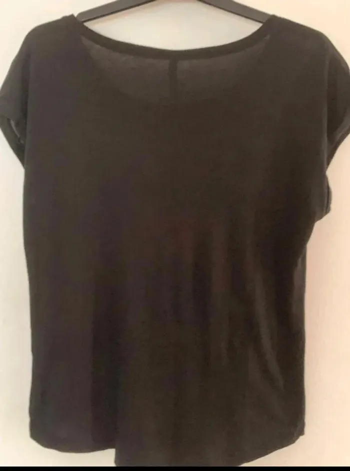 T-shirt  noir clouté  Taille S - photo numéro 6