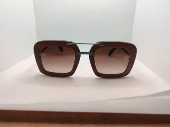 Lunettes de soleil Prada en bois et acétate marron