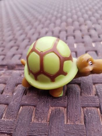 Figurine tortue verte. 6 cm